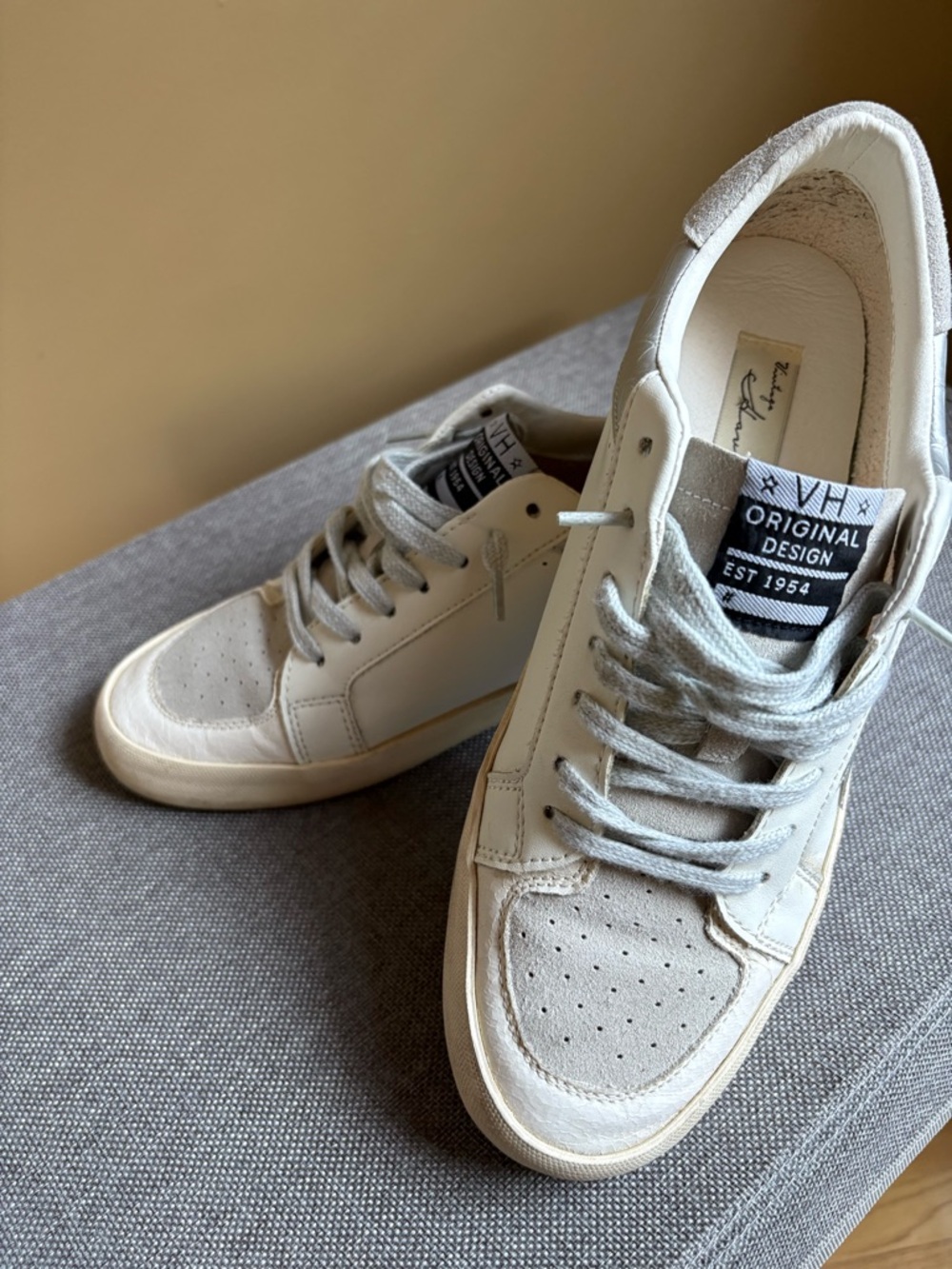Vintage Havana Casual Low-Top Sneakers in Off-White